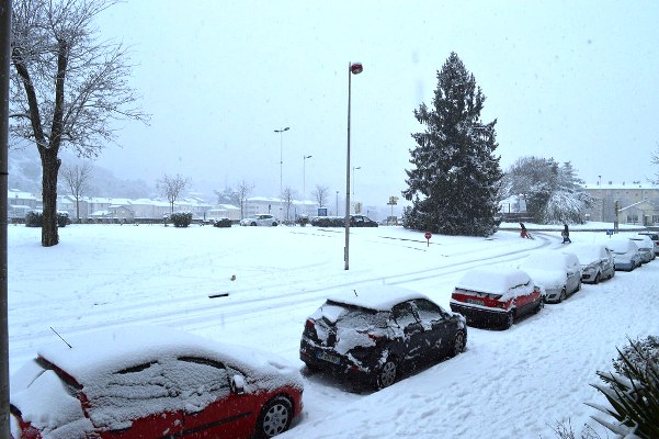  » Neige dans le sud-est : un mort et 200 000 foyers privés d’électricité