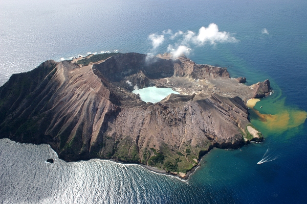  » Une éruption volcanique fait au moins 5 morts en Nouvelle Zélande